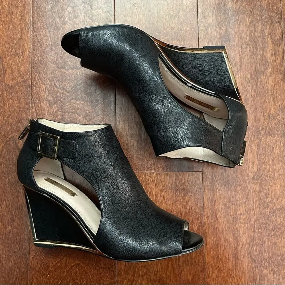 Louise et Cie Black Leather Wedge Heel Peep Toe Shoes, Gold Detailing Size 8.5